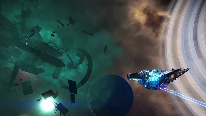 Capture d'écran du jeu vidéo No Man's Sky montrant un vaisseau spatial bleu émettant des lasers dans l'espace, près de débris flottants, d'une planète sombre et d'un grand anneau planétaire.