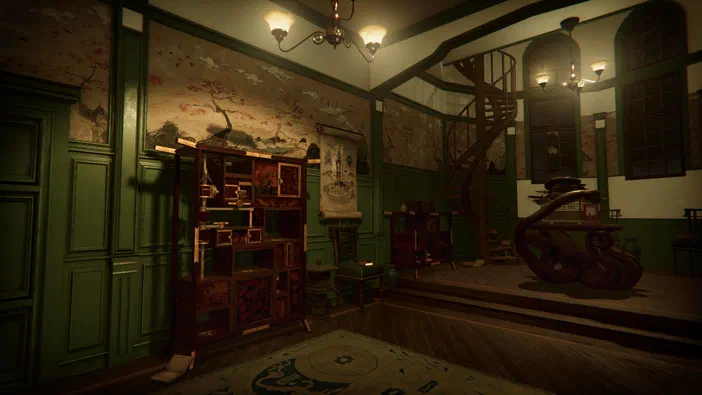 Capture d'écran du jeu The Room 4: Old Sins montrant une pièce aux murs verts, un escalier en bois spiralé et un meuble rempli de mécanismes sous des lustres.