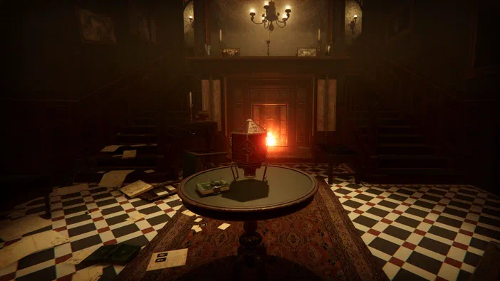Capture d'écran du jeu The Room 4 : Old Sins montrant une pièce sombre avec deux escaliers, cheminée au fond et table centrale où un objet rougeoyant émet une lumière intense.