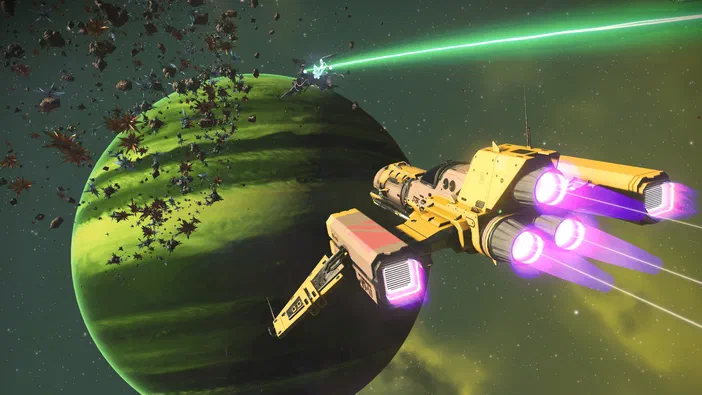 Capture d'écran du jeu vidéo No Man's Sky montrant un vaisseau spatial jaune avec des propulseurs violets près d'une planète verte et d'un astéroïde, tandis qu'un laser vert est tiré par un autre vaisseau en arrière-plan.