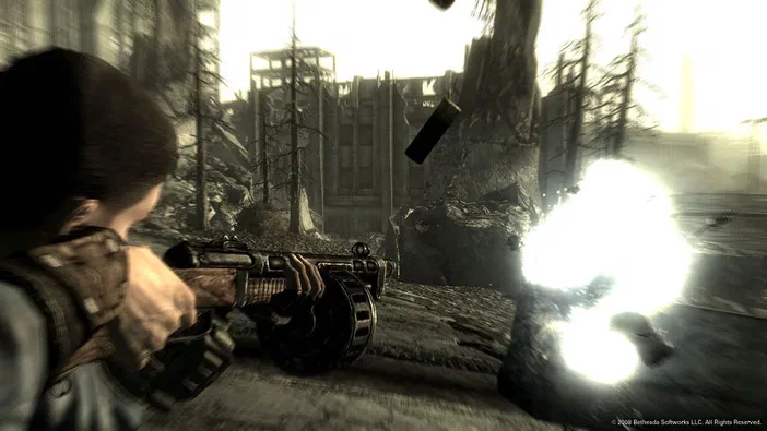 Dans Fallout 3 - Game of the Year Edition, un personnage tire avec son arme à feu devant des ruines dans un environnement post-apocalyptique sombre et brumeux.