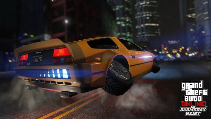 Capture du jeu vidéo Grand Theft Auto Online montrant une voiture jaune en suspension dans les airs sur une rue urbaine nocturne.