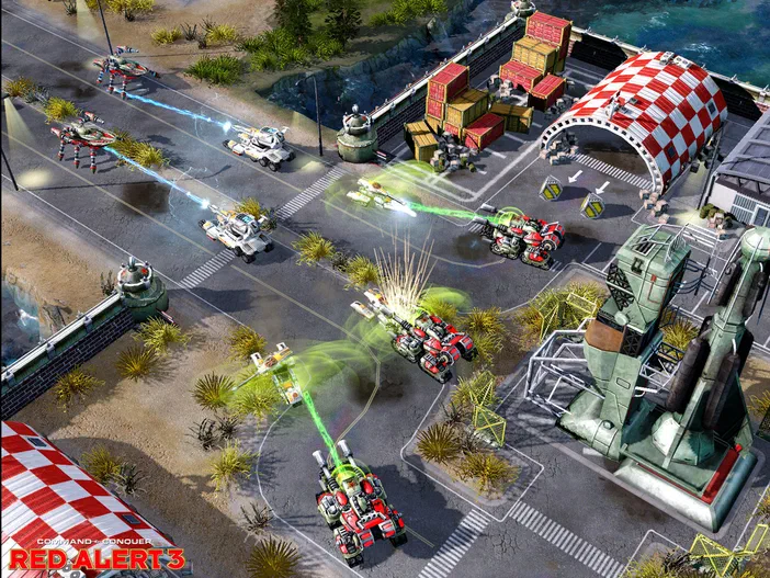 Capture d'écran du jeu vidéo Command & Conquer Red Alert 3 montrant un combat de véhicules militaires avec des effets laser dans un environnement urbain côtier.