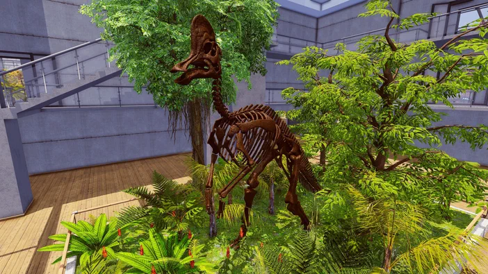 Un squelette de dinosaure se tient au milieu d'une salle remplie d'arbres et de végétation.