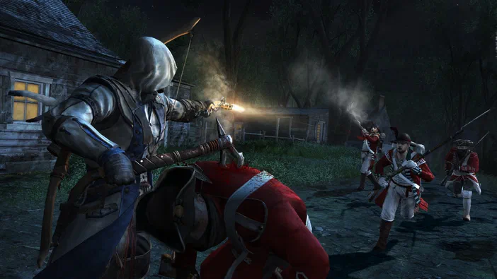 Dans Assassin's Creed III, un assassin en tenue grise tire sur des soldats britanniques vêtus de rouge dans une clairière nocturne.