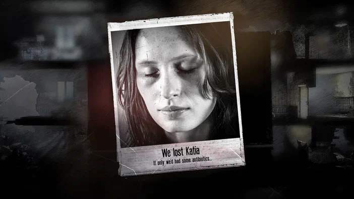 Dans le jeu vidéo This War of Mine, une photo en noir et blanc d'une femme aux yeux fermés est affichée avec la mention 'We lost Katia'.