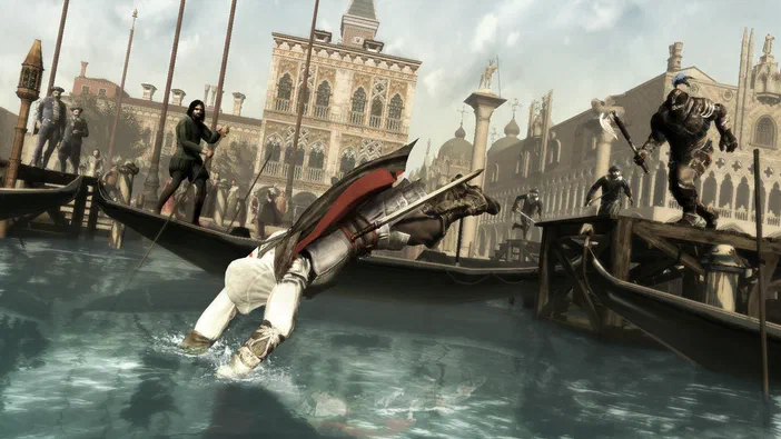 Dans Assassin's Creed II, Ezio Auditore plonge dans les eaux de Venise alors qu'un garde armé l'attaque depuis un pont en bois.