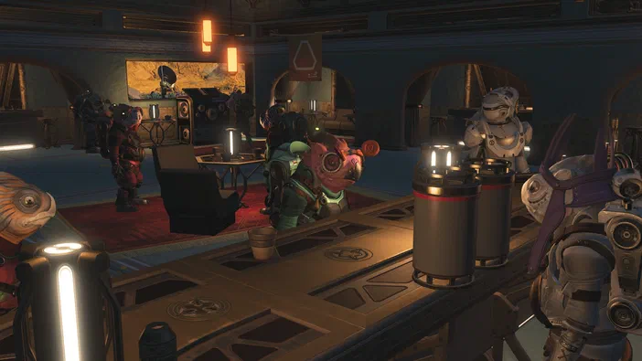 Capture d'écran du jeu vidéo No Man's Sky montrant plusieurs extraterrestres dans un bar futuriste avec des lumières et une décoration sci-fi.