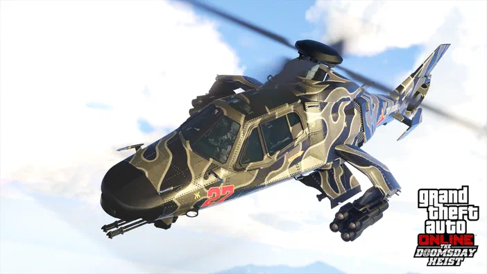 Hélicoptère de combat avec camouflage bleu et or, numéros rouges '27', armement visible en vol dans Grand Theft Auto Online
