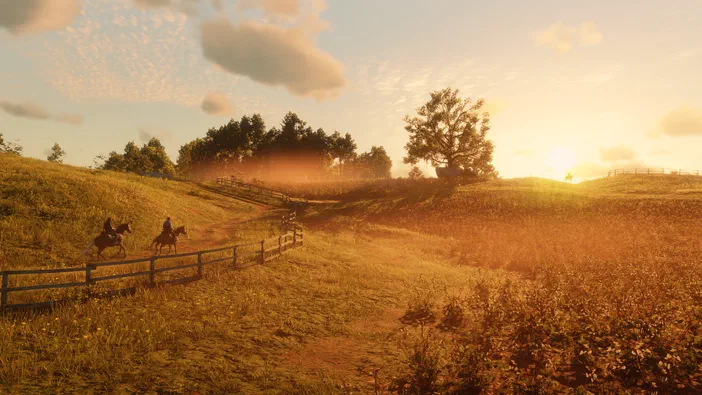 Deux cavaliers traversent un paysage de prairie ensoleillé dans Red Dead Redemption 2.