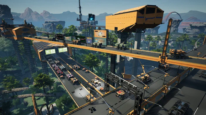 Capture d'écran du jeu vidéo Satisfactory montrant une base industrielle complexe avec des véhicules et des structures sur plusieurs niveaux.