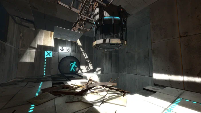 Capture d'écran de Portal 2 montrant une pièce industrielle avec des débris au sol et un panneau lumineux indiquant la sortie.