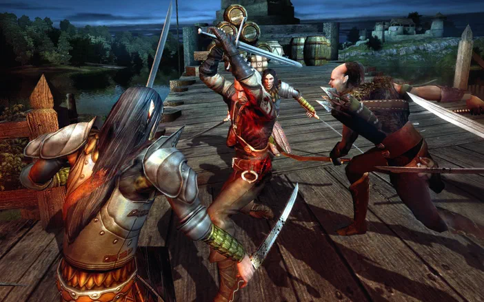Capture d'écran de The Witcher : Enhanced Edition montrant trois personnages en armure se battant au corps à corps sur un pont en bois.