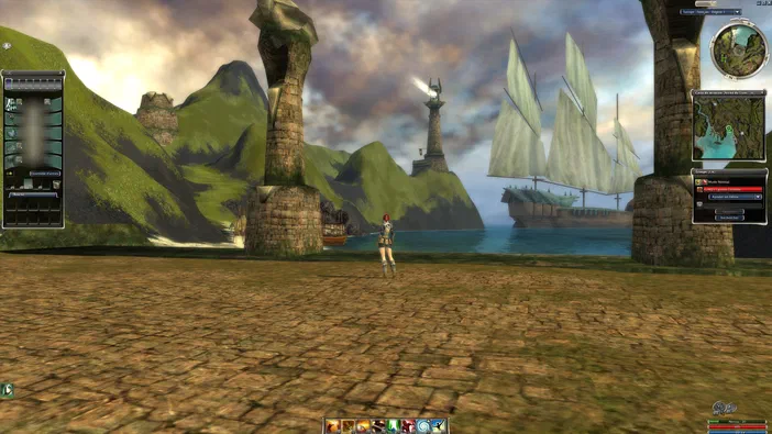 Dans le jeu Guild Wars Reforged, un personnage se tient sur une plage de l'Arche du Lion face à des navires et des collines verdoyantes.