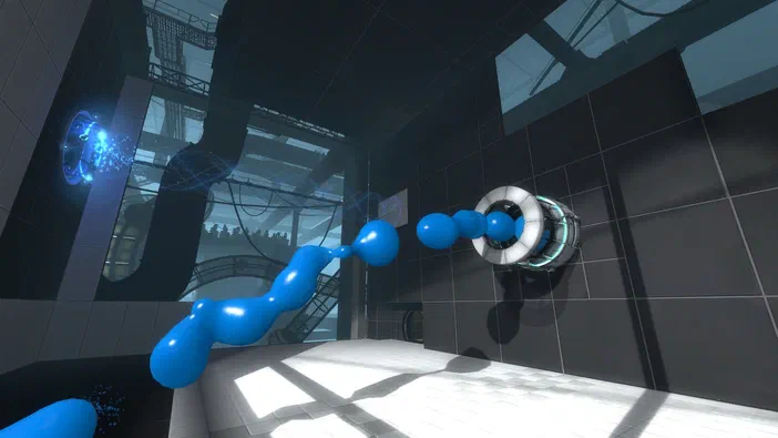 Capture d'écran du jeu vidéo Portal 2 montrant un environnement industriel avec des murs noirs et une plateforme blanche où flottent plusieurs sphères bleues connectées par des tubes.