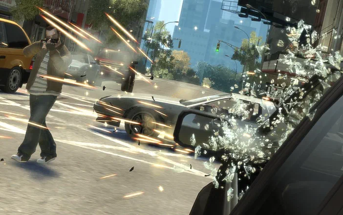 Dans Grand Theft Auto IV, un personnage tire sur une voiture en plein centre-ville tandis que des éclats de verre volent.