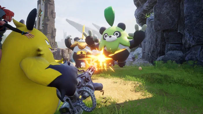 Dans Palworld, un personnage tire sur des créatures ressemblant à des pandas verts et jaunes dans une zone rocheuse.