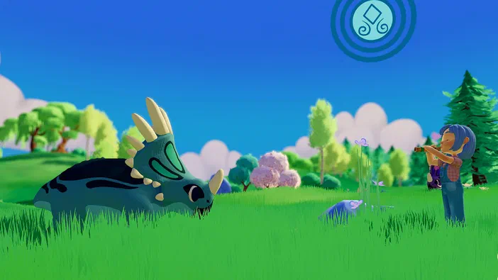 Dans le jeu vidéo Paleo Pines, un dinosaure bleu et jaune repose dans une prairie verdoyante sous un ciel clair.