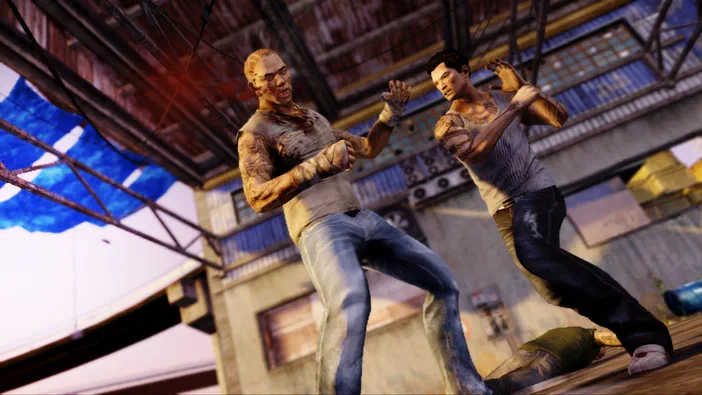 Capture de jeu vidéo Sleeping Dogs montrant deux personnages masculins en tenue décontractée se battant dans un environnement urbain.