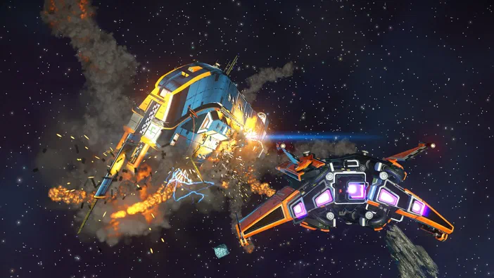 Dans l'espace de No Man's Sky, un vaisseau orange tire sur une station spatiale bleue qui explose sous les impacts.