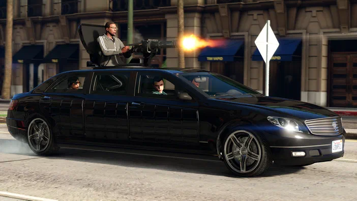 Dans Grand Theft Auto V Enhanced, un homme tire avec une mitrailleuse montée sur le toit d'une limousine noire en mouvement.