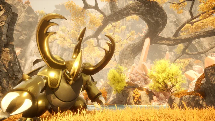 Un Pal doré à la carapace brillante et aux grandes cornes se tient dans un paysage rocheux avec des arbres jaunes sous une lumière douce.