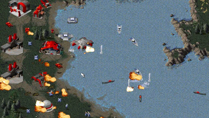 Capture d'écran de Command & Conquer: Red Alert™, Counterstrike™ and The Aftermath™ montrant une bataille avec des véhicules et explosions sur un terrain côtier.