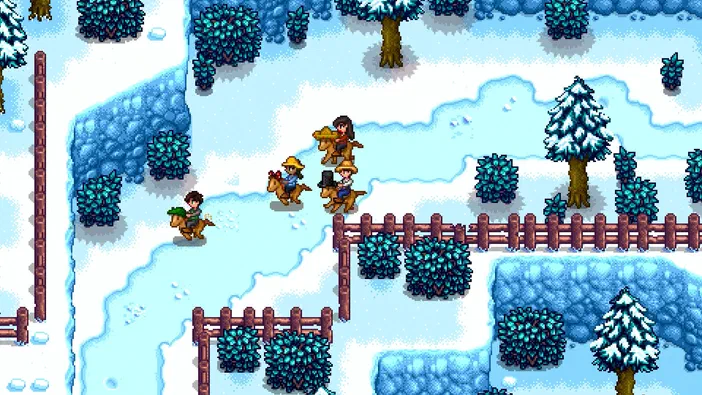 Dans Stardew Valley, plusieurs personnages chevauchent des montures dans un paysage enneigé parsemé d'arbres et de buissons.