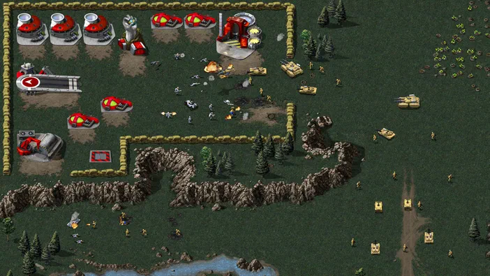 Capture d'écran de Command & Conquer Remastered Collection montrant une base avec des unités et des bâtiments défensifs.