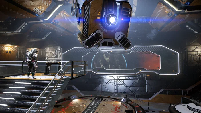 Capture d'écran du jeu vidéo No Man's Sky montrant un personnage en combinaison spatiale sur une plateforme futuriste avec des structures technologiques et des lumières bleues.