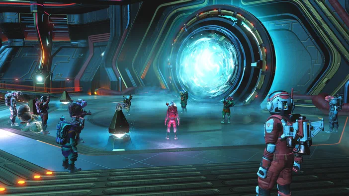 Dans No Man's Sky, plusieurs personnages en combinaisons spatiales se tiennent devant un portail lumineux bleu dans une base futuriste.