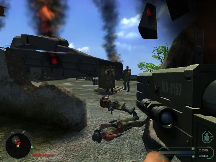 Capture d'écran du jeu vidéo Far Cry montrant une vue à la première personne avec un fusil de précision et des personnages au sol dans un environnement extérieur.