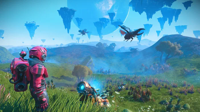 Capture d'écran du jeu vidéo No Man's Sky montrant un personnage en armure rouge dans une plaine verdoyante avec des îles flottantes et des créatures ailées au loin.