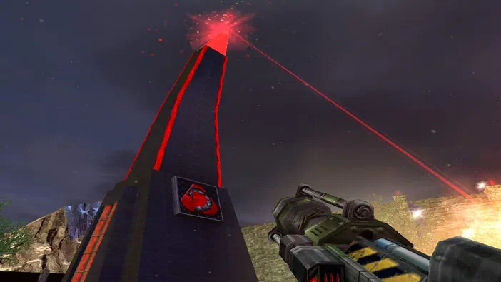 Dans Command & Conquer™: Renegade, une tour émettant un laser rouge domine le ciel nocturne tandis qu'un joueur vise avec son arme.