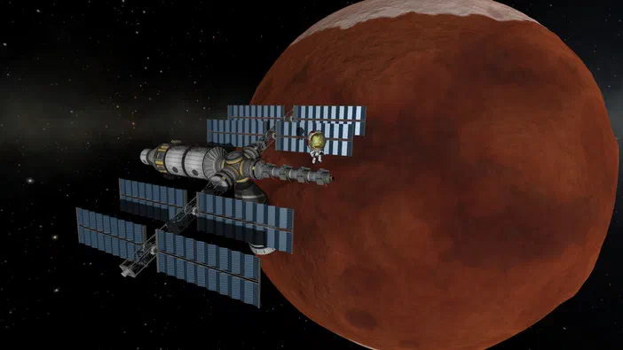 Dans Kerbal Space Program, une station spatiale avec des panneaux solaires flotte devant la planète rouge de Kerbin.