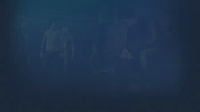 Fond d'écran du jeu Sleeping Dogs™ montrant des personnages dans une ambiance urbaine nocturne.