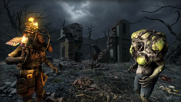 Dans le jeu vidéo 7 Days to Die, un joueur équipé d'un flambeau se tient face à une créature monstrueuse dans un paysage post-apocalyptique avec des ruines.