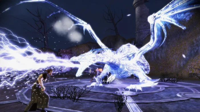 Dans le jeu vidéo Dragon Age: Origins - Awakening, un personnage lance une attaque électrique contre un dragon de glace qui se dresse sur une plateforme circulaire.