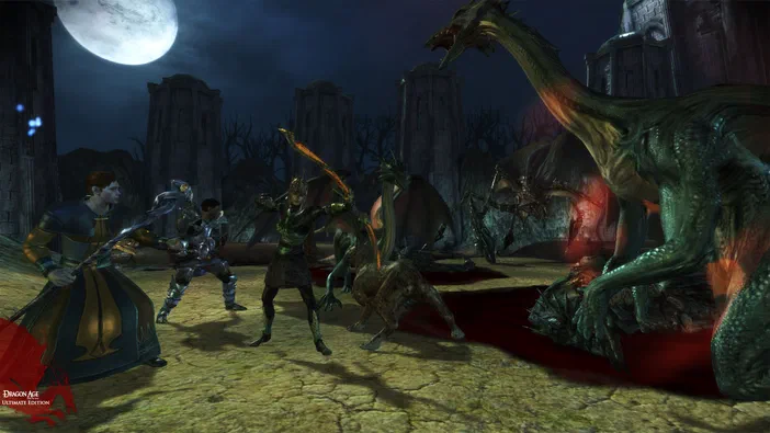 Dans Dragon Age: Origins - Ultimate Edition, des personnages affrontent un grand dragon dans une cour de ruines sous la lune.
