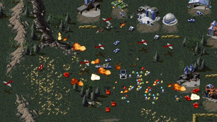 Capture d'écran de Command & Conquer: Red Alert™, Counterstrike™ and The Aftermath™ montrant une bataille avec des véhicules et explosions sur un terrain en pente.