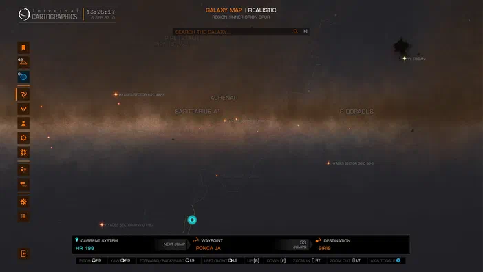 Capture d'écran de la carte galactique du jeu vidéo Elite Dangerous affichant des systèmes stellaires et une trajectoire.