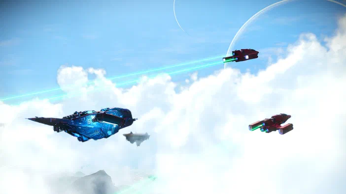 Dans le jeu vidéo No Man's Sky, une flotte de vaisseaux spatiaux se bat dans les nuages sous un ciel bleu.
